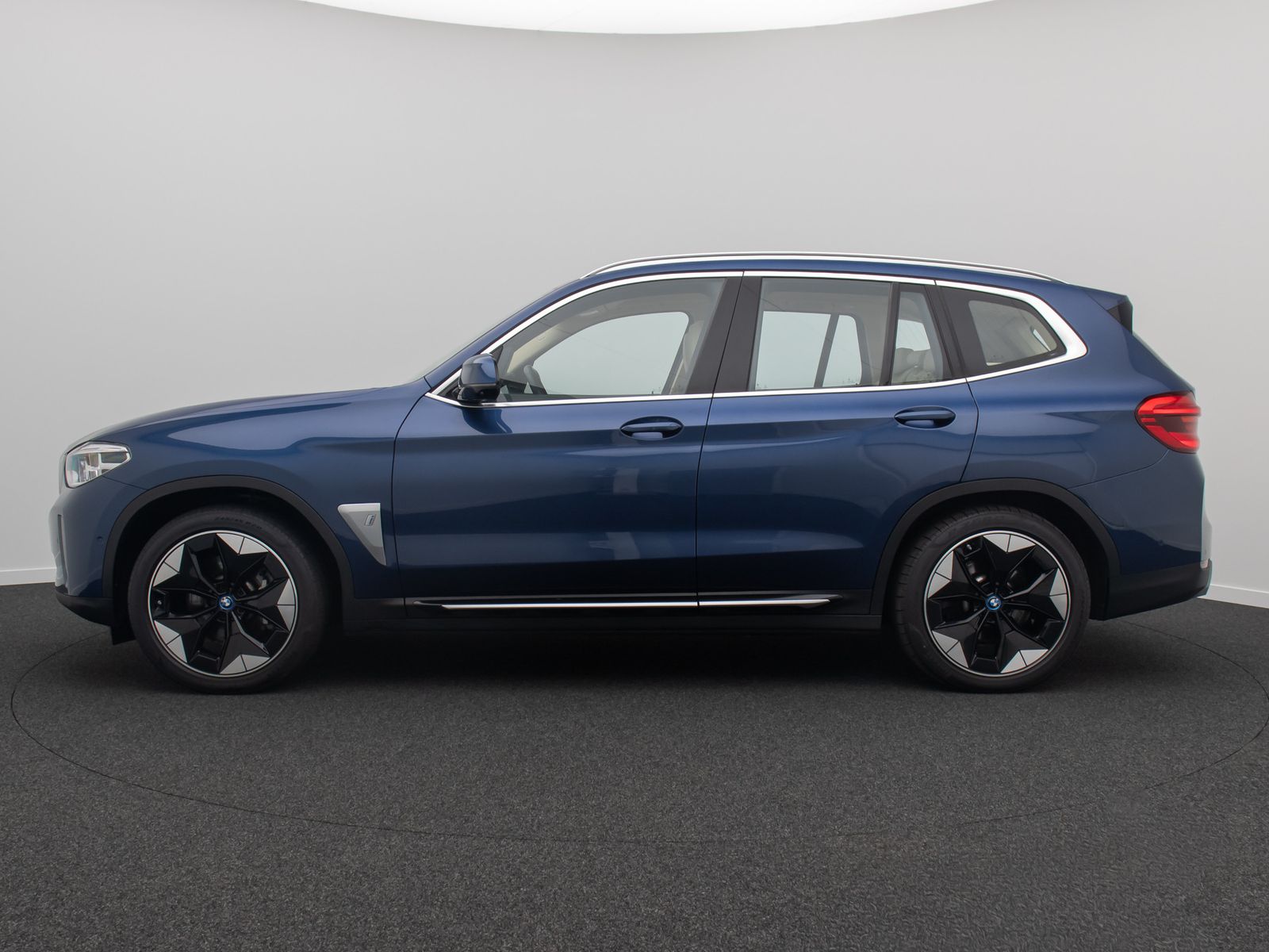 Fahrzeugabbildung BMW iX3 Impressive 360° ACC H/K Komfort DAB AHK 20"
