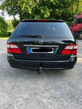 Mercedes-Benz E 270 E -Klasse T-Modell E 270 T CDI Avantgarde - Mercedes-Benz E 270 mit Diesel-Antrieb: Kombi, Automatik