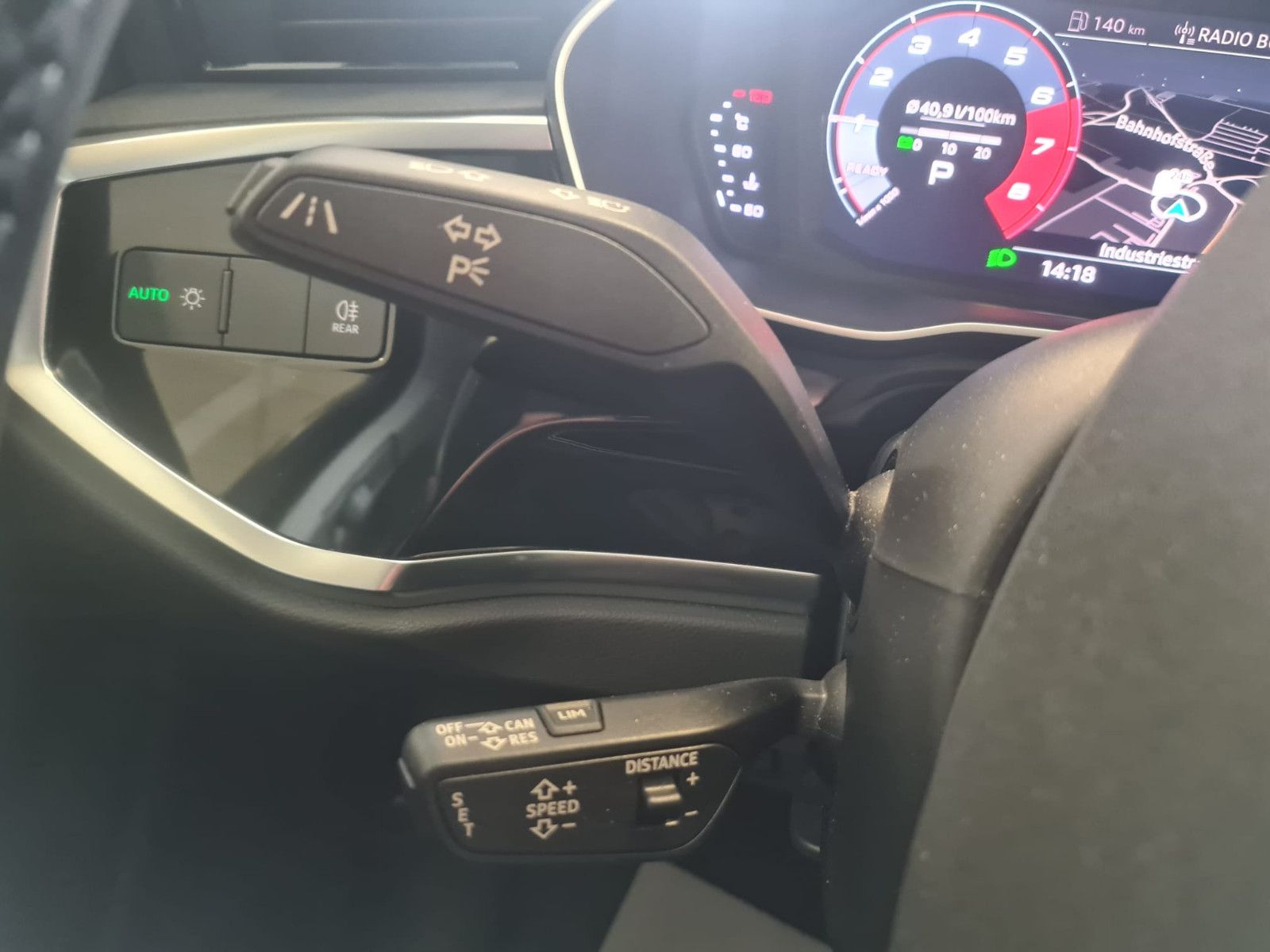 Fahrzeugabbildung Audi Q3 35 TFSI / LED / NAVI / AHK / VIRTUELL