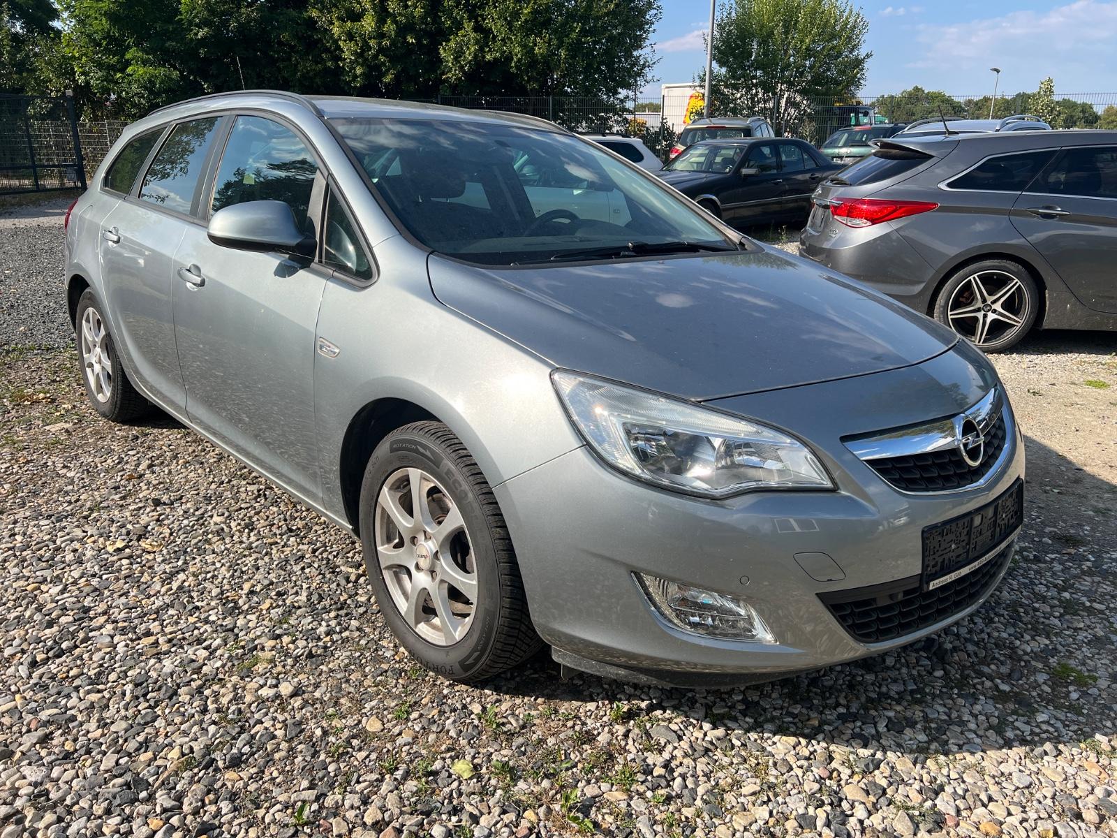 Opel Astra, 2011