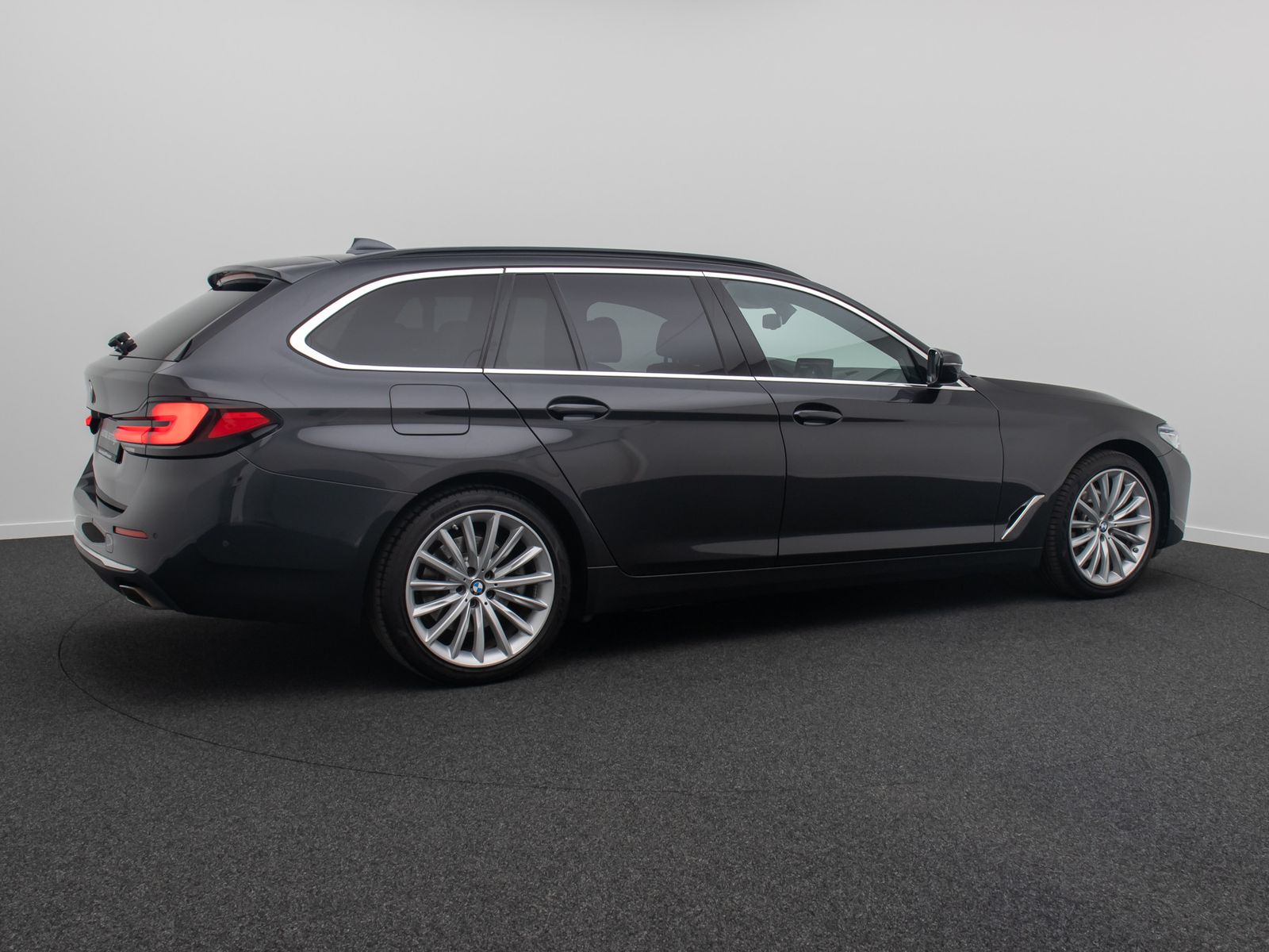 Fahrzeugabbildung BMW 520d xD Luxury Line DAB H/K Laser Kamera 19Zoll