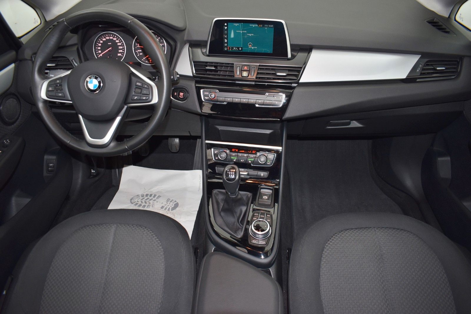 Fahrzeugabbildung BMW 220i Active Tourer Advantage Navi,LED,SH,abn.AHK