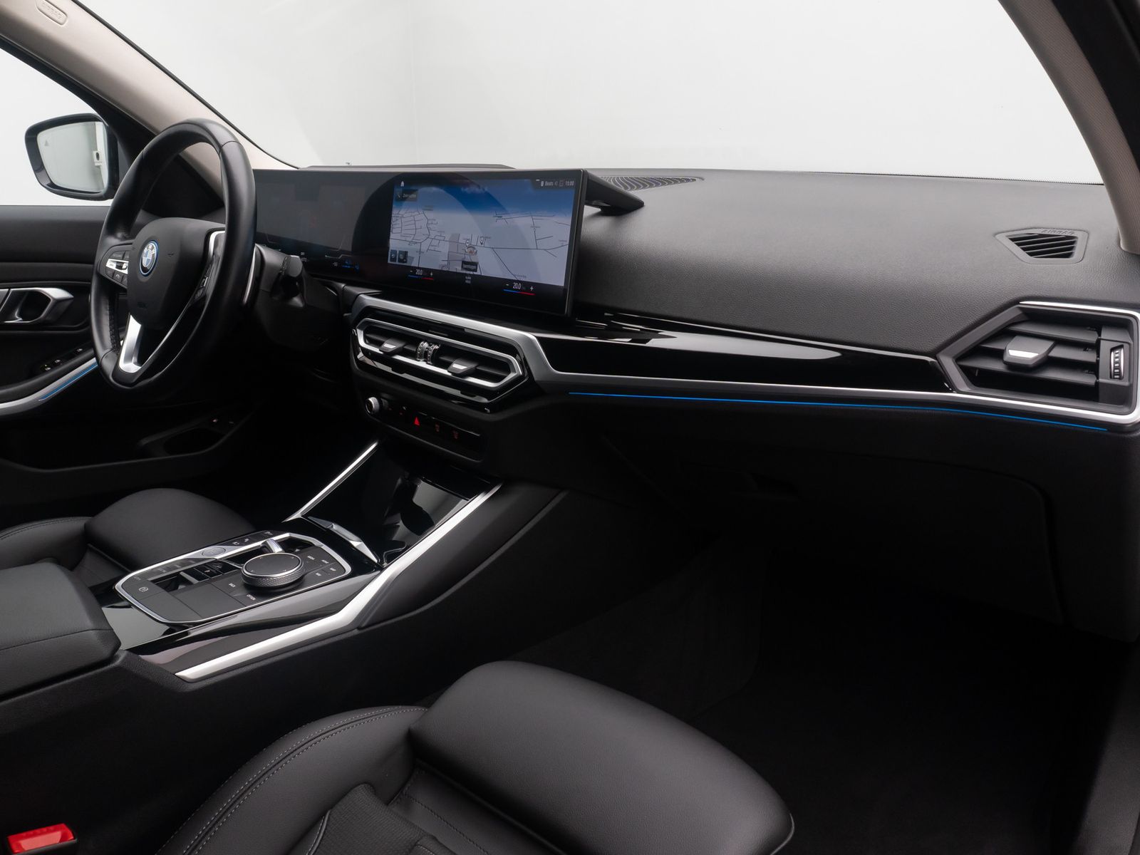 Fahrzeugabbildung BMW 330e Stop&Go Kamera DAB Komfort Leder Sport