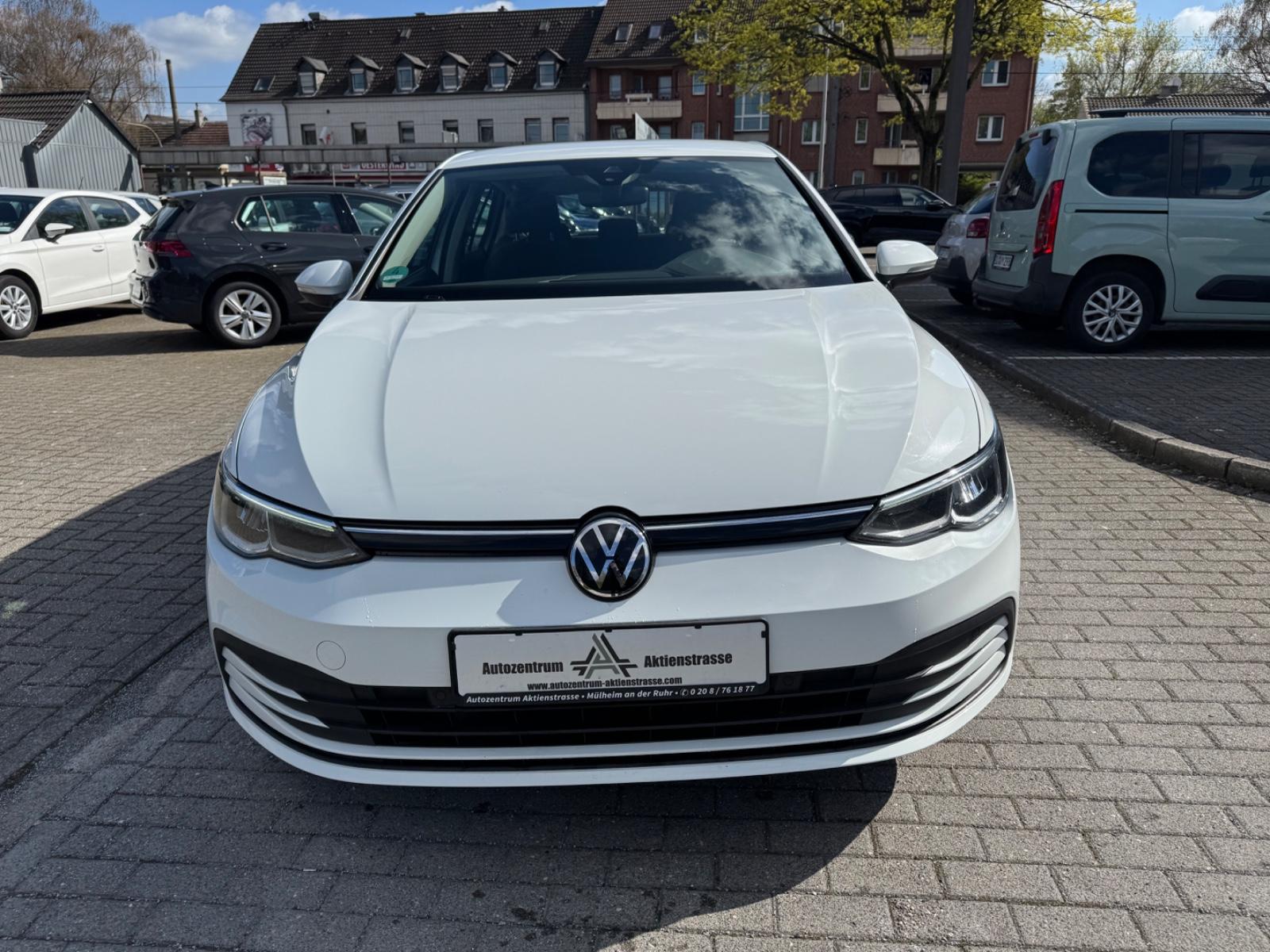 Volkswagen Golf VIII Lim. Life Navi  App-Connect LED  ACC