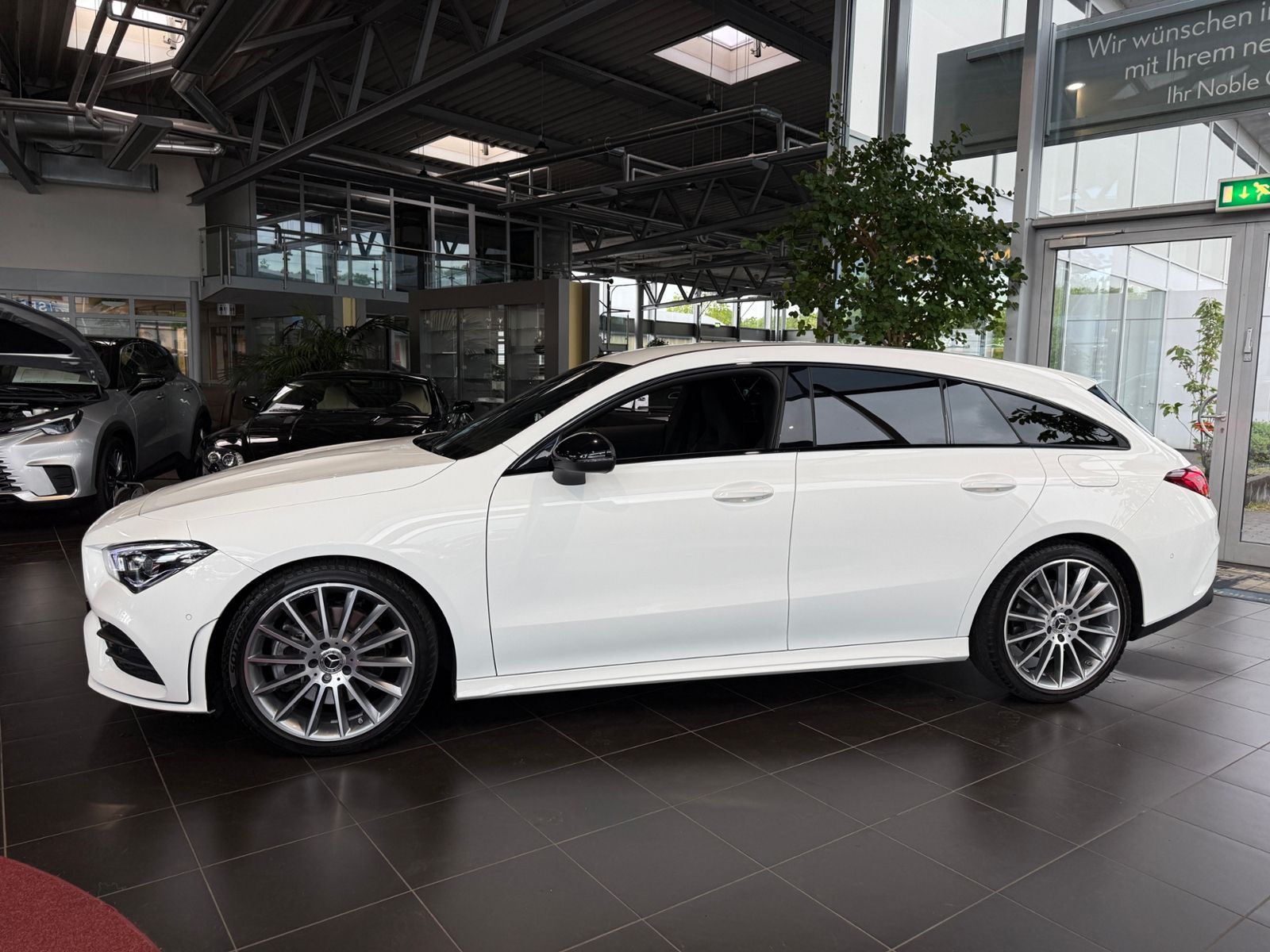 Fahrzeugabbildung Mercedes-Benz CLA 250 Shooting Brake  AMG NIGHT LED NAVI