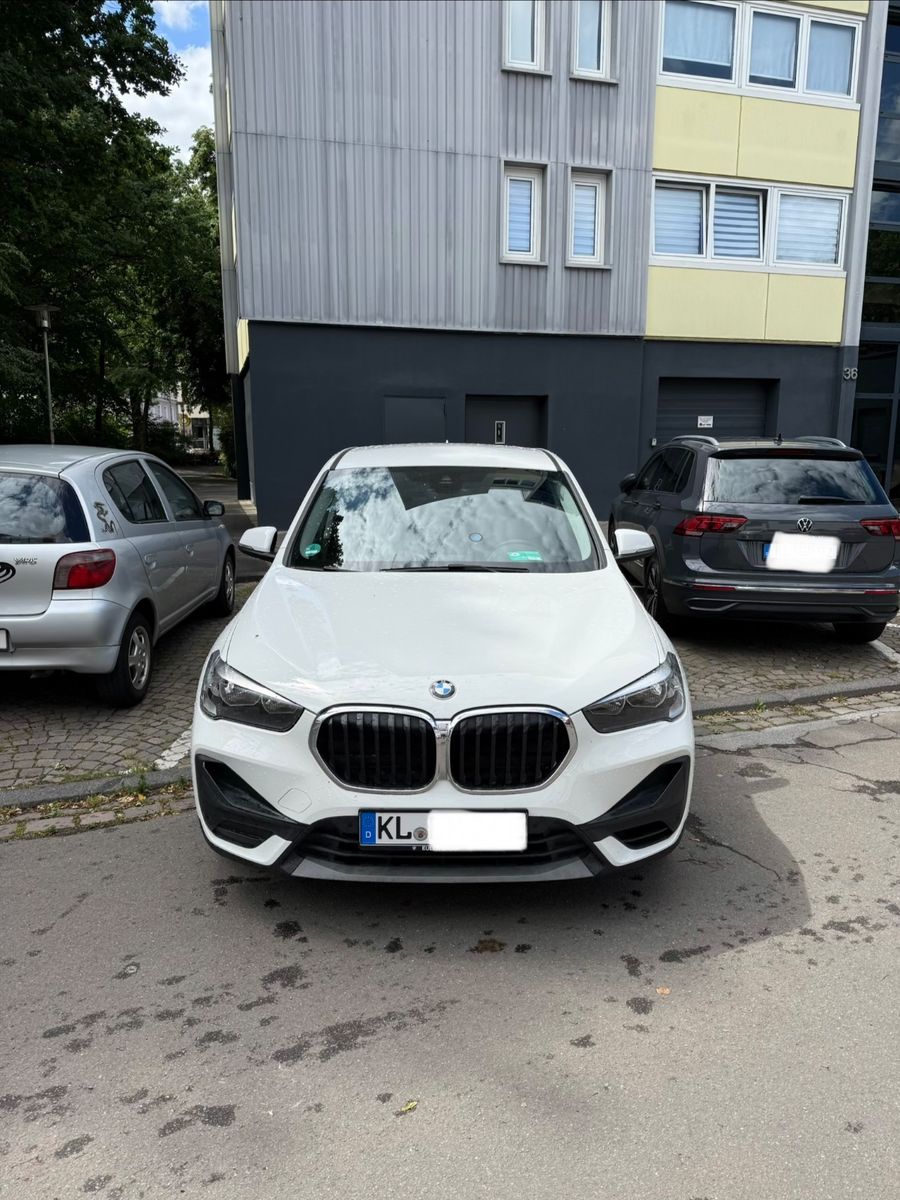 BMW X1 xDrive25e Advantage Steptronic Advantage |