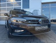 Volkswagen Passat Var. 2.0 TSI DSG 4M R-Line STDHZ PANO AHK bei Autohaus Landmann & Maier OHG