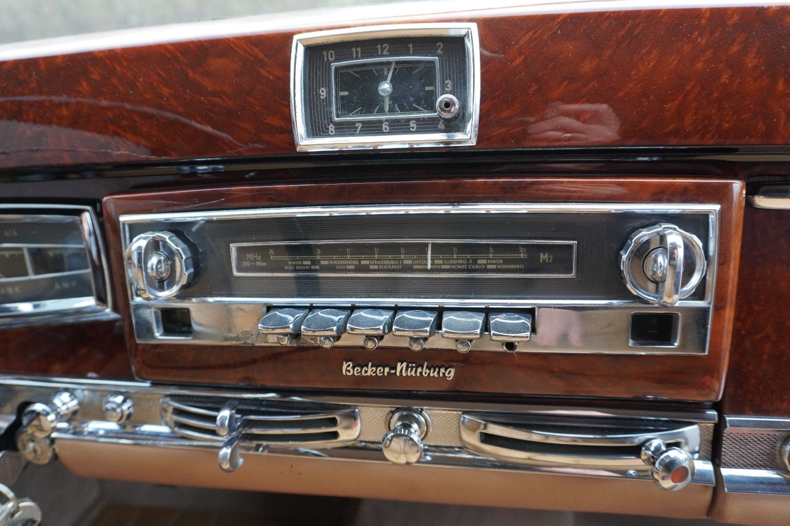 Fahrzeugabbildung Mercedes-Benz 300 S Cabriolet W 188