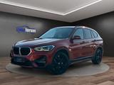 BMW X1 sDrive 18 i Sport Line AUT.°AHK°PANO°HEAD-UP - BMW X1 mit Benzin-Antrieb: Teilleder, Head-Up Display