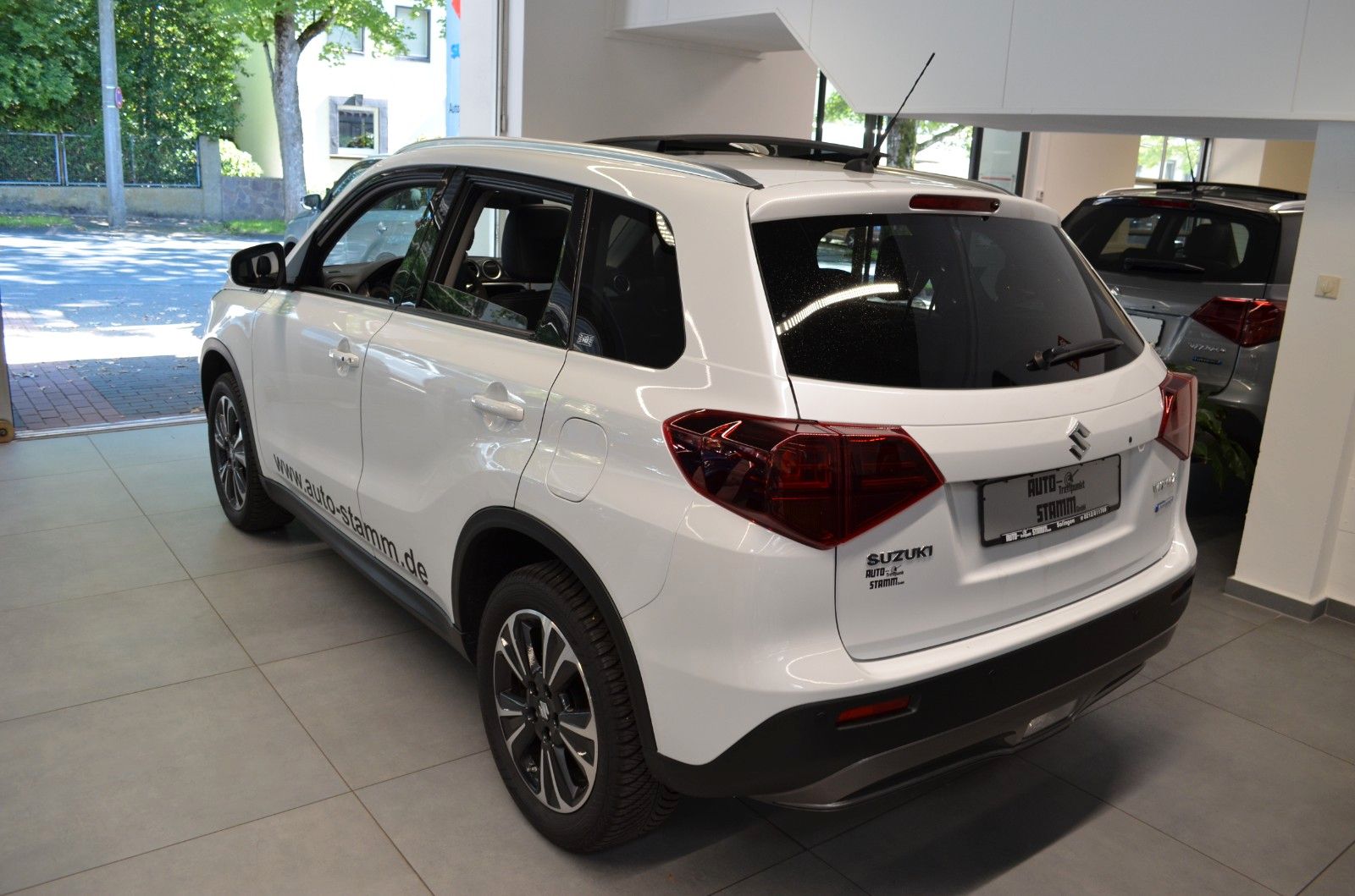 Fahrzeugabbildung Suzuki Vitara 1.4 BOOSTERJET Hybrid Com+ *Pano-Navi*