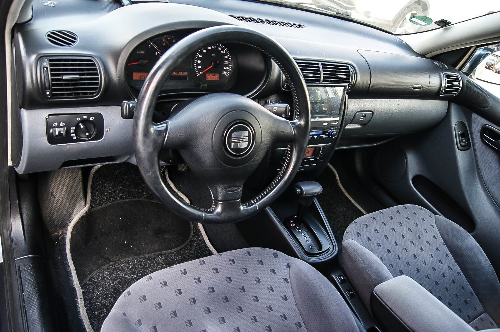 Fahrzeugabbildung SEAT Toledo Signo 1.8 20V Automatik KLIMAAUTOMATIK