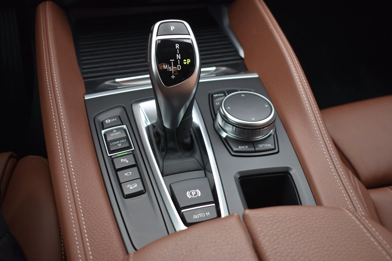 Fahrzeugabbildung BMW X6 xDrive 30 d M Sport Keyless-Go GSD HUD