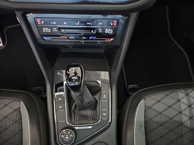 Fahrzeugabbildung Volkswagen Tiguan Allspace 2.0 TDI 4M DSG R-Line PANO MATRI