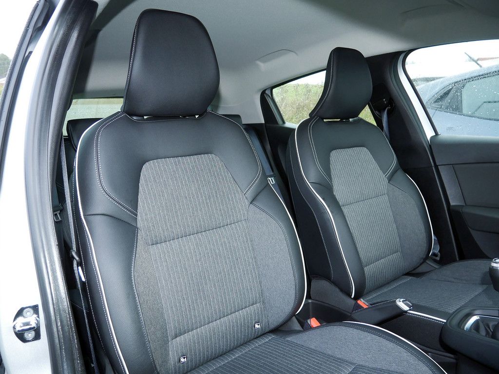 Fahrzeugabbildung Renault Clio Intens TCe 90 KLIMA KEYLESS PDC KAMERA LED