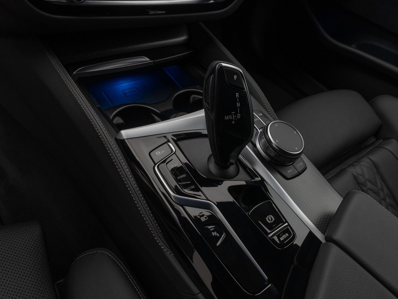 Fahrzeugabbildung BMW 530e xD M Sport Kamera HUD DAB HiFi ACC Komfort