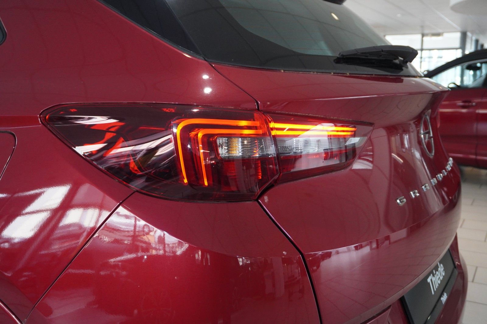 Fahrzeugabbildung Opel Grandland (X) 1.6T EDITION HYBRID NAVI/LED/VIRT.
