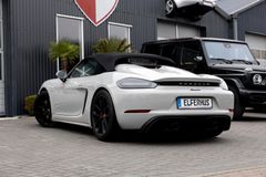 PORSCHE 718 Boxster Spyder Kreide/Bose/Carbon