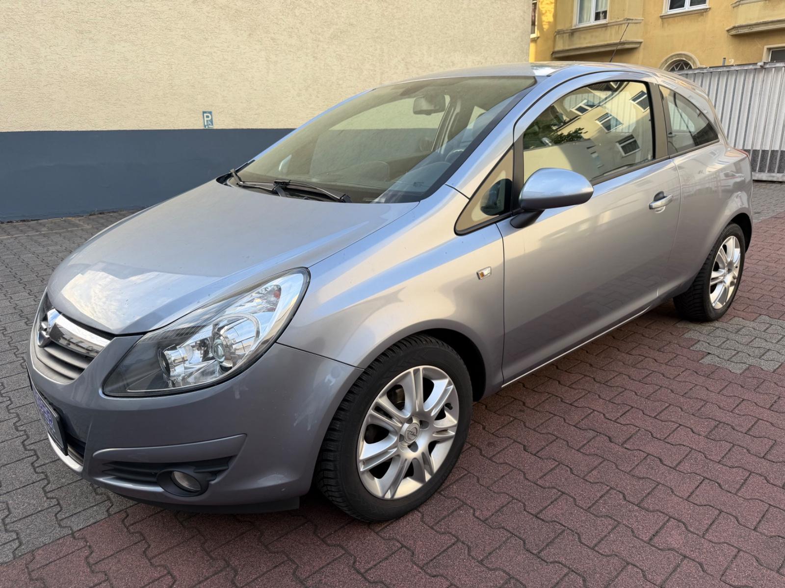 Opel Corsa D Innovation "110 Jahre" (Fahrradträger)