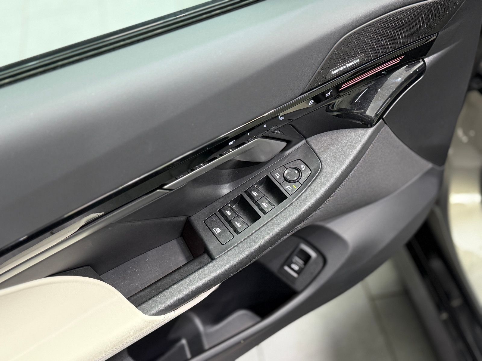 Fahrzeugabbildung BMW 520 d Limousine M Sport|H&K|HuD|Garantie