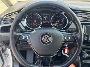 Volkswagen Touran - 11