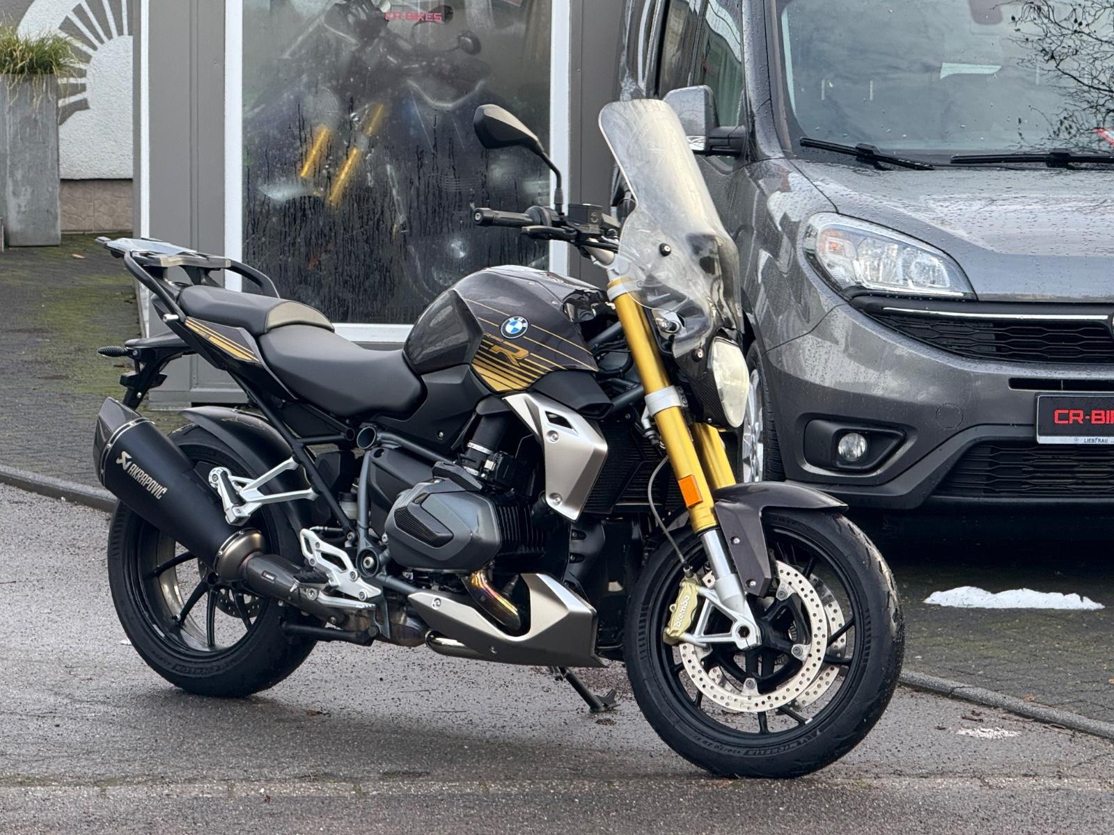 BMW R 1250 R / 9 TKM OPTION.719  AKRAPOVIC