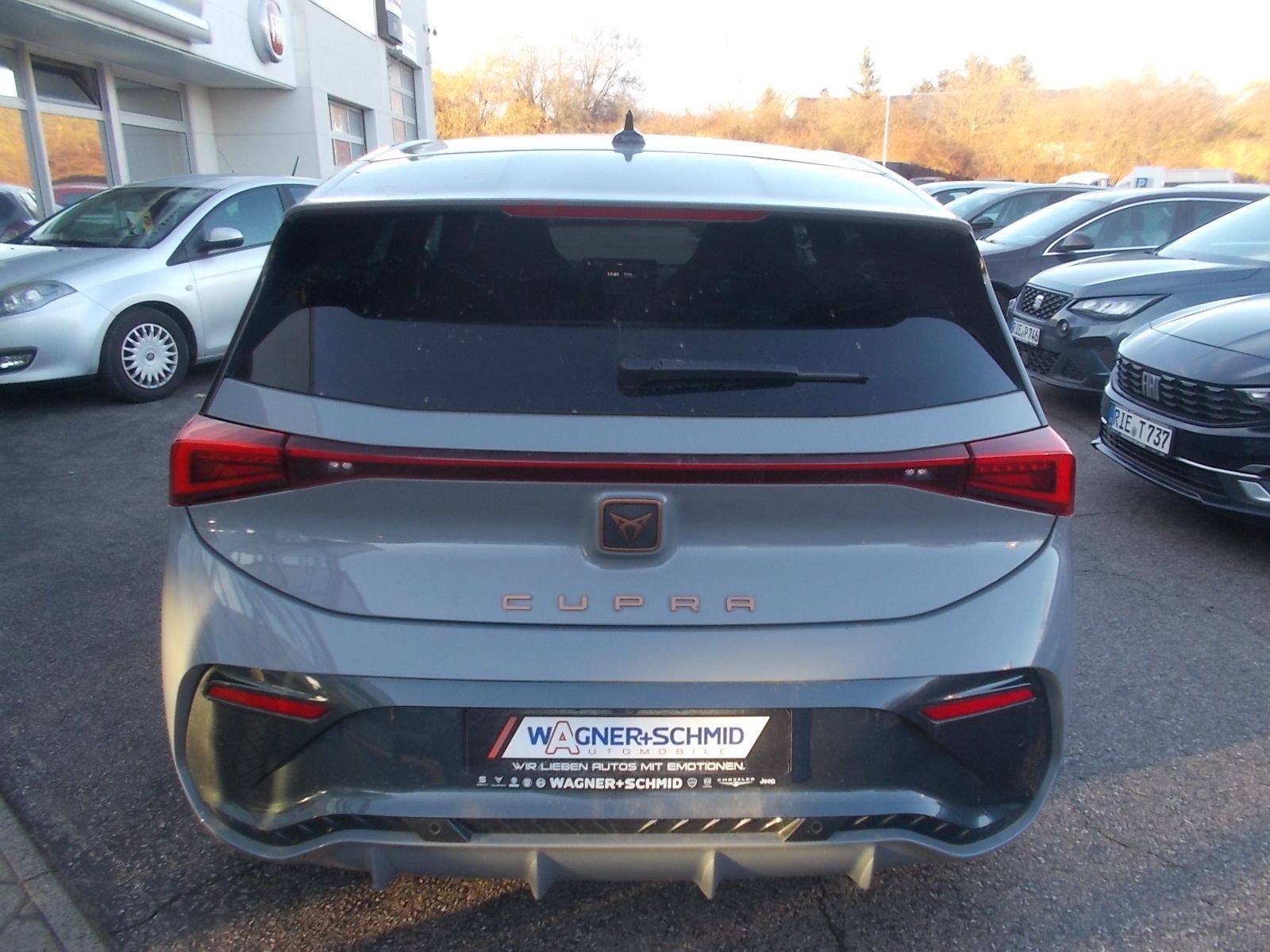 Fahrzeugabbildung CUPRA Born 77 kWh (231 PS) + Allwetter + SHZ