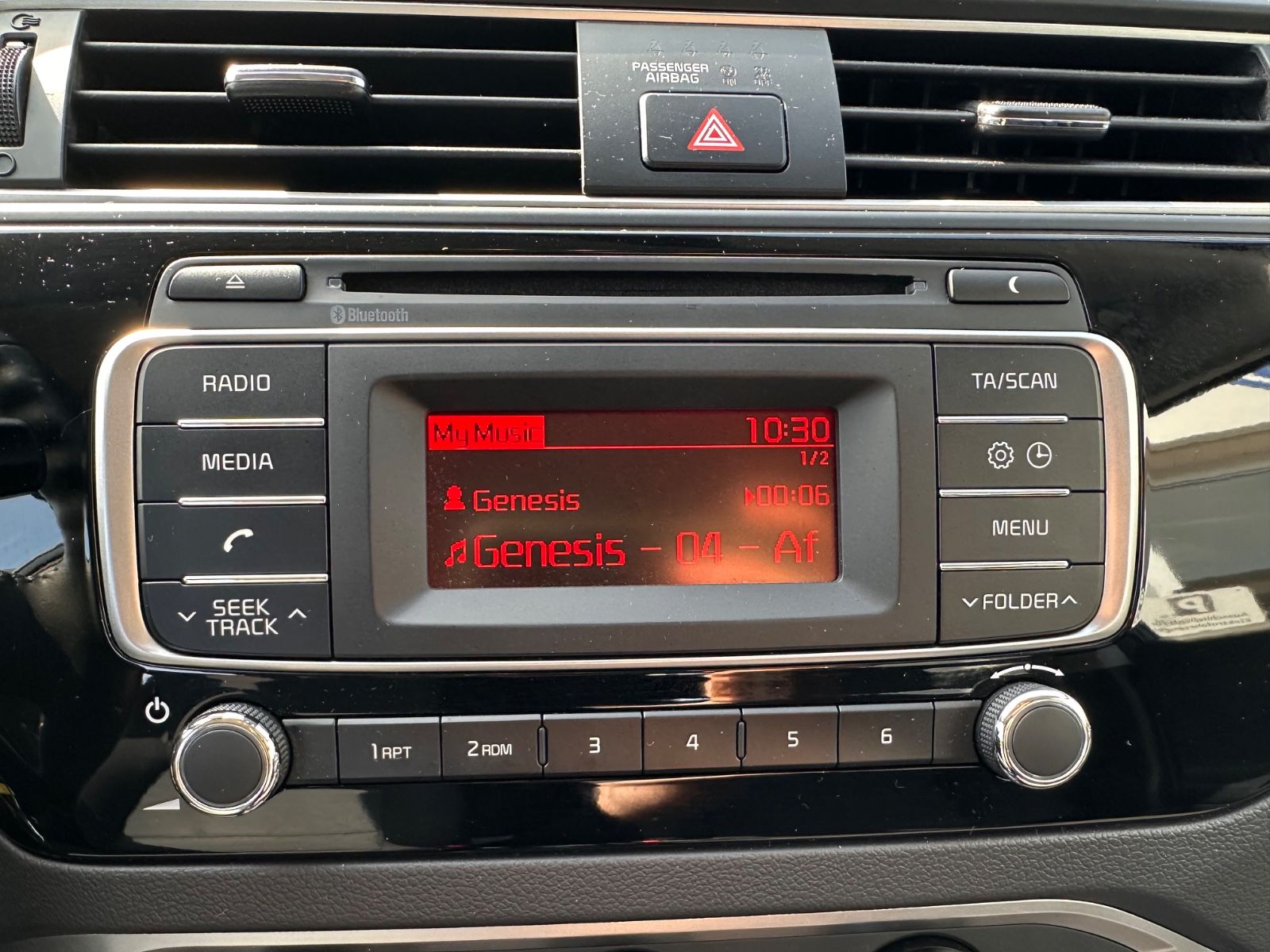 Fahrzeugabbildung Kia Rio 1.2 Sensation Klima/Allwetter/Bluetooth