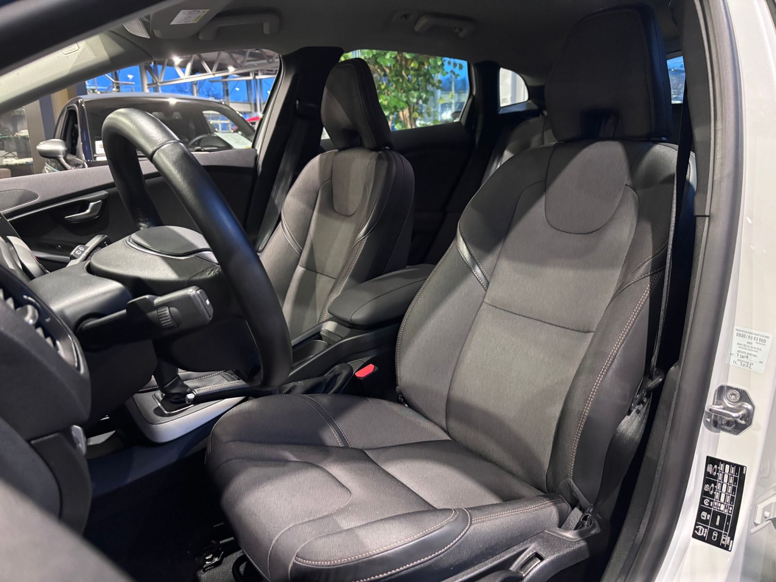 Fahrzeugabbildung Volvo V40  Cross Country Plus KLIMA LED NAVI ALU