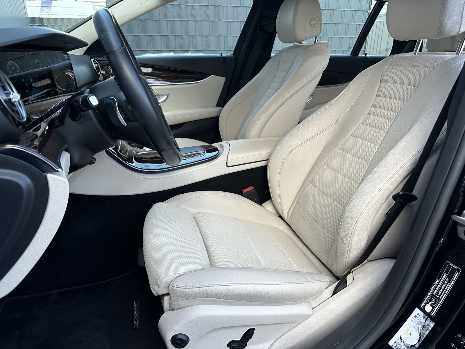 Fahrzeugabbildung Mercedes-Benz E 300de T 4Matic Avantgarde NAV+LED+AHK+DISTRONI