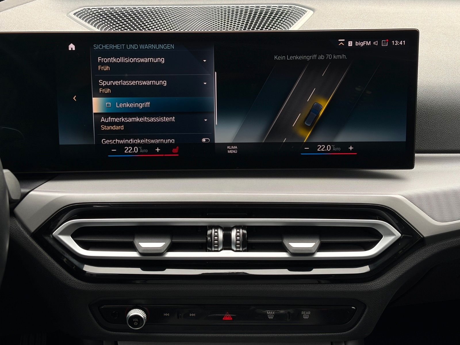 Fahrzeugabbildung BMW 330e Touring ACC HuD HiFi CAM 3Z-Klima CarPlay