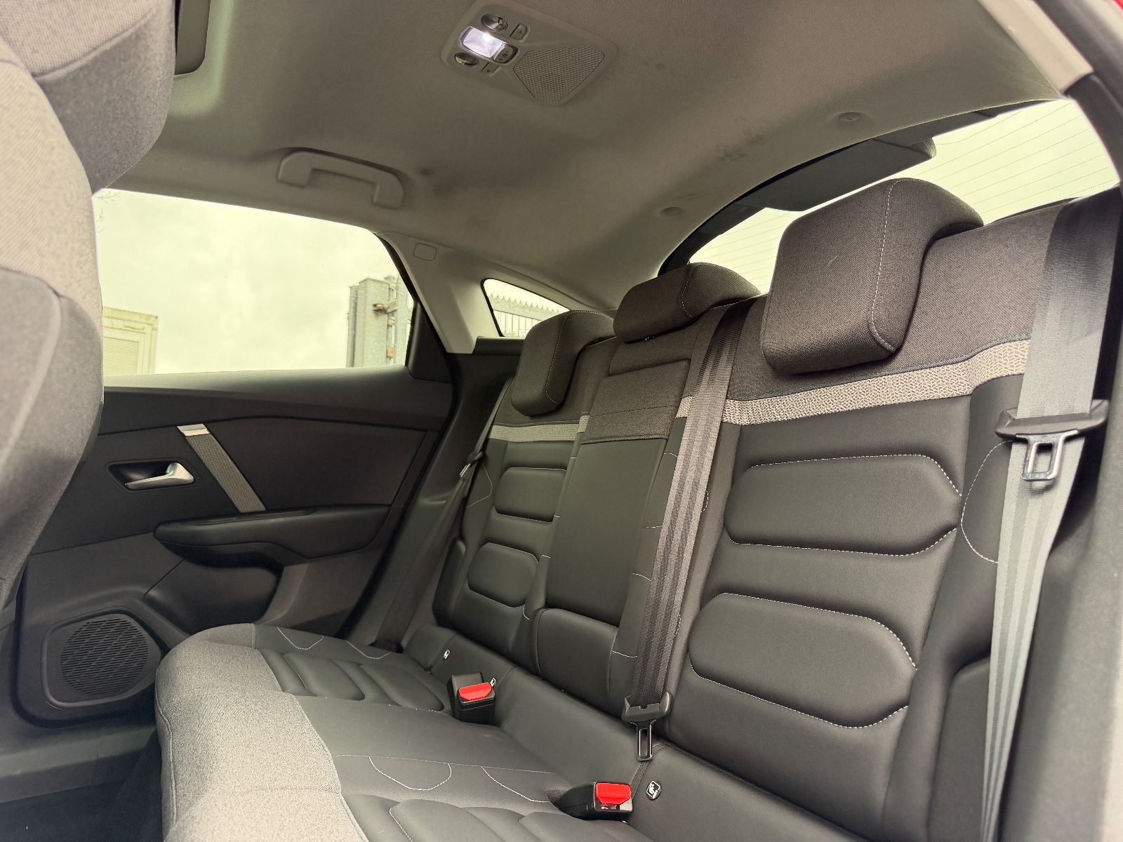 Fahrzeugabbildung Citroën C4 Lim. Max*PANO*HEADUP*KAMERA*TEILLEDER*PDC*ALU