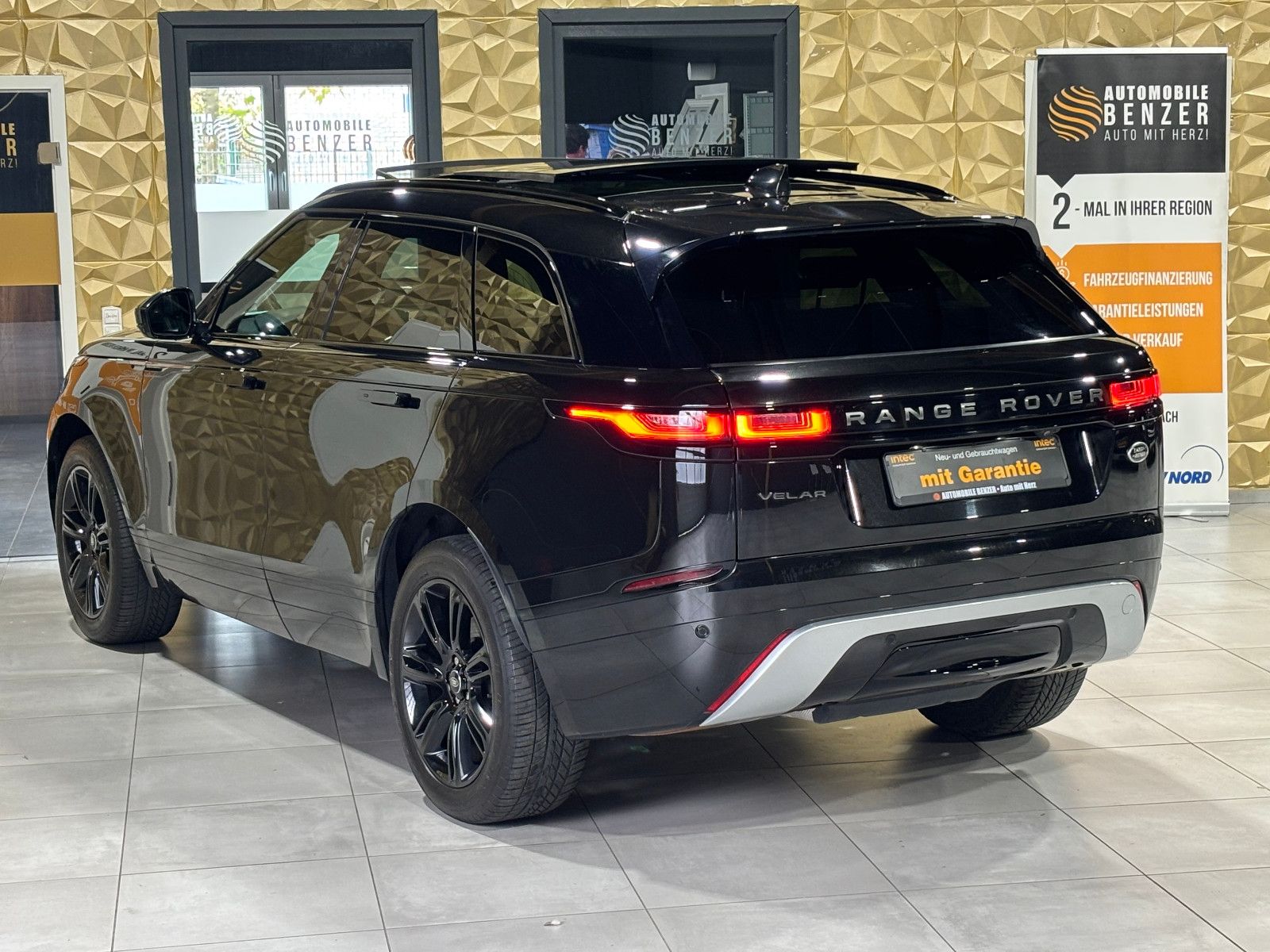 Fahrzeugabbildung Land Rover Range Rover Velar R-Dynamic SE/PANO/MEMORY/APPLE