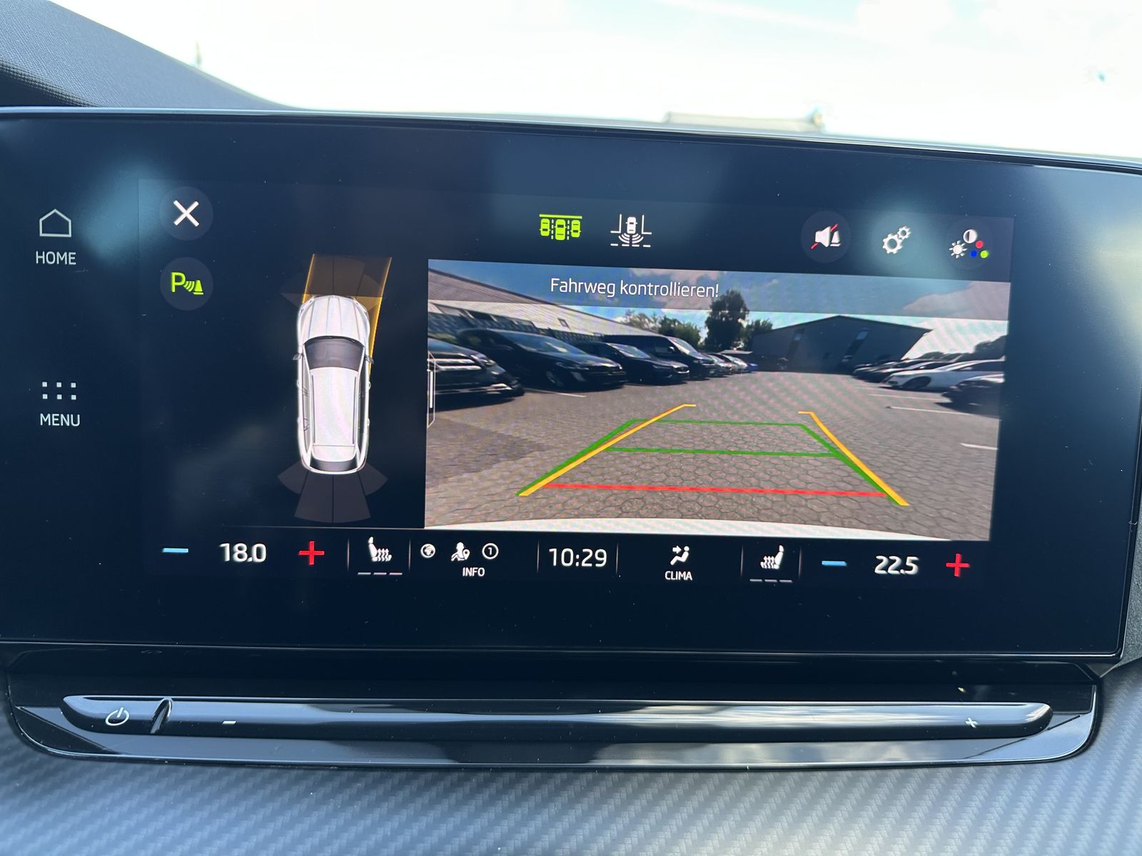 Fahrzeugabbildung SKODA Octavia Combi RS NAV+MATRIX+PANO+STHZ+18ZOLL+KAM