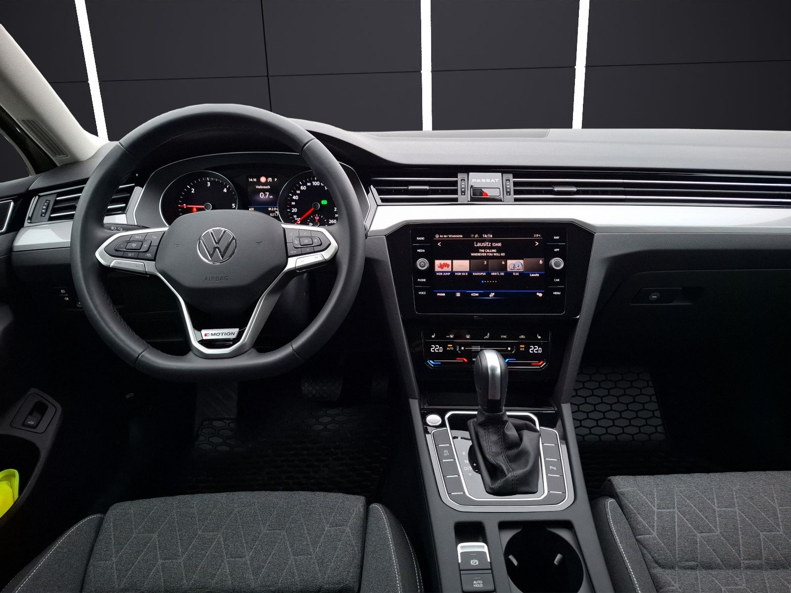 Fahrzeugabbildung Volkswagen Passat Variant TDI Business DSG 4M LED Navi ACC