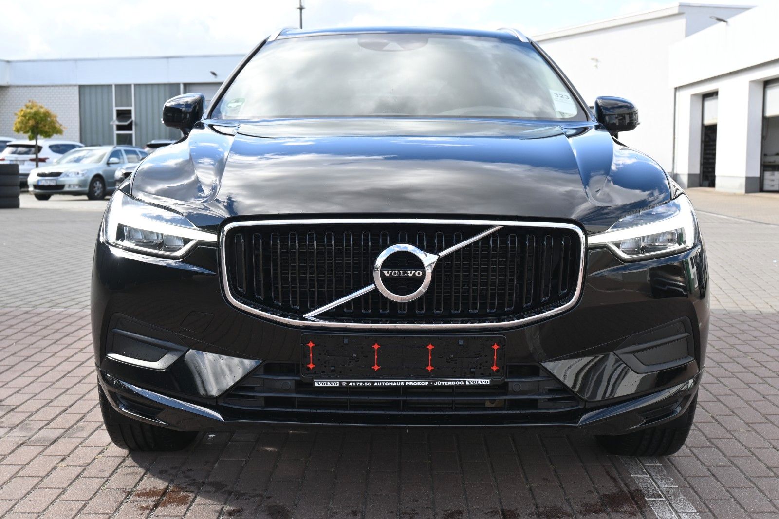 Fahrzeugabbildung Volvo XC60 Momentum Pro FWD *NAV*TEMPO*LED*RFK*