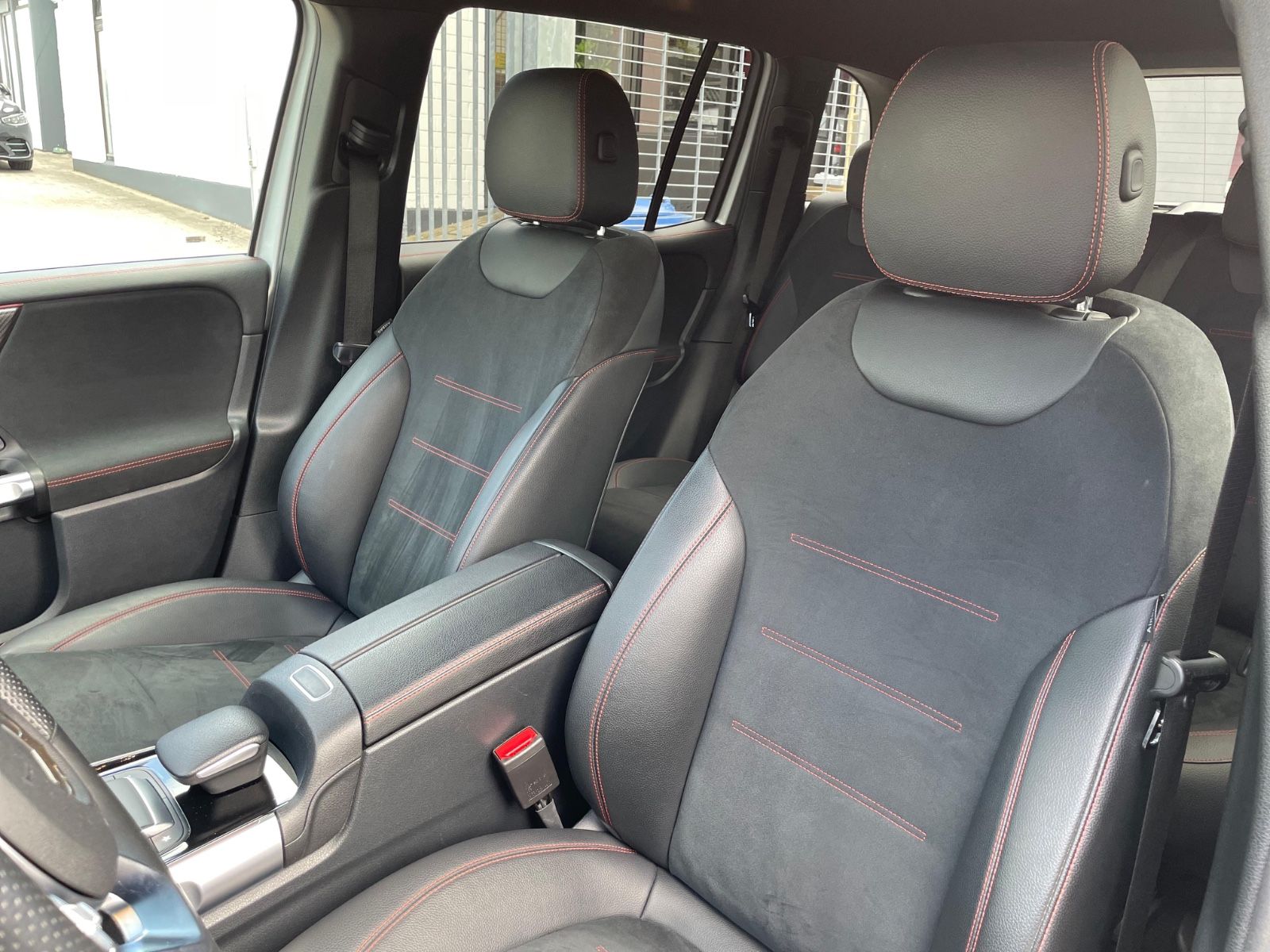 Fahrzeugabbildung Mercedes-Benz GLB 220 d |AMG|MBUX|Distr|Multibeam|AHK|Kamera