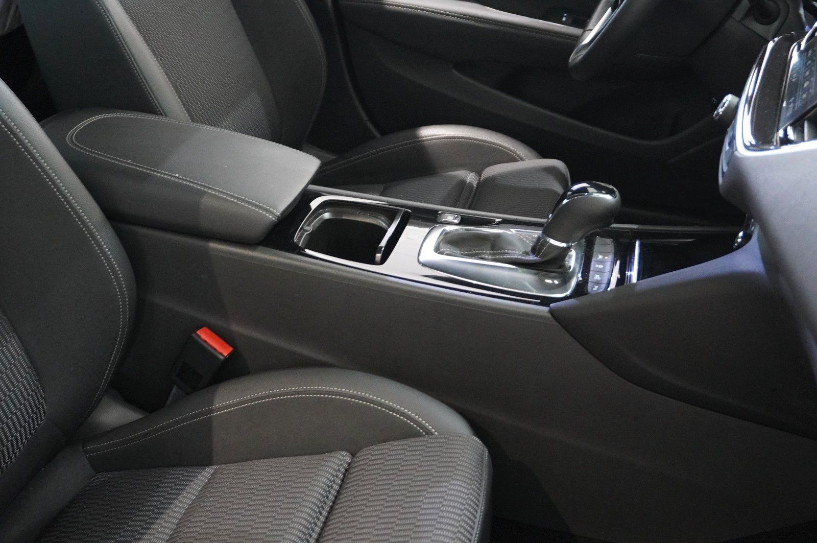 Fahrzeugabbildung Opel Insignia B ST 2.0D ELEGANCE NAVI/LED/KAMERA/DAB+