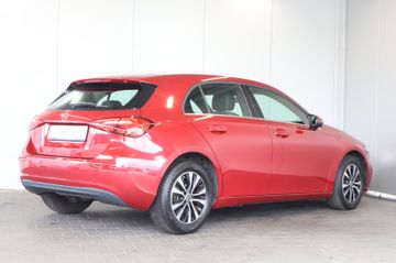 Mercedes-Benz A 180 MBUX+LANE+KAM+NAVI+PANO+ALU