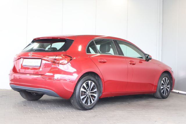 Mercedes-Benz A 180 MBUX+LANE+KAM+NAVI+PANO+ALU