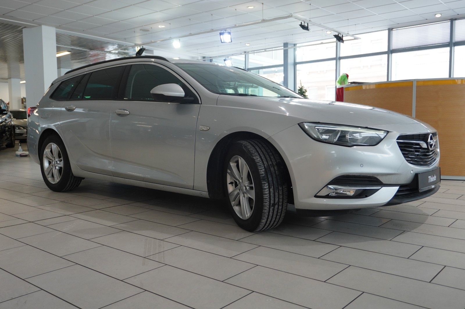 Fahrzeugabbildung Opel Insignia B ST 2.0D EDITION NAVI/LED/TEMP./SH/DAB