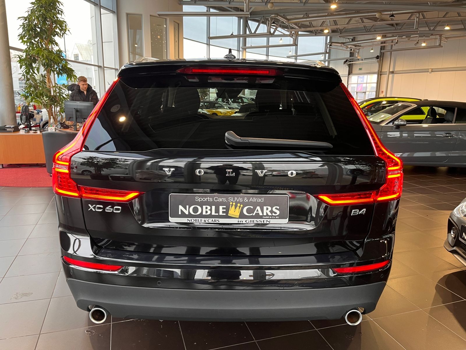 Fahrzeugabbildung Volvo XC60 Momentum Pro 2WD AHK LED NAV RFK 18"