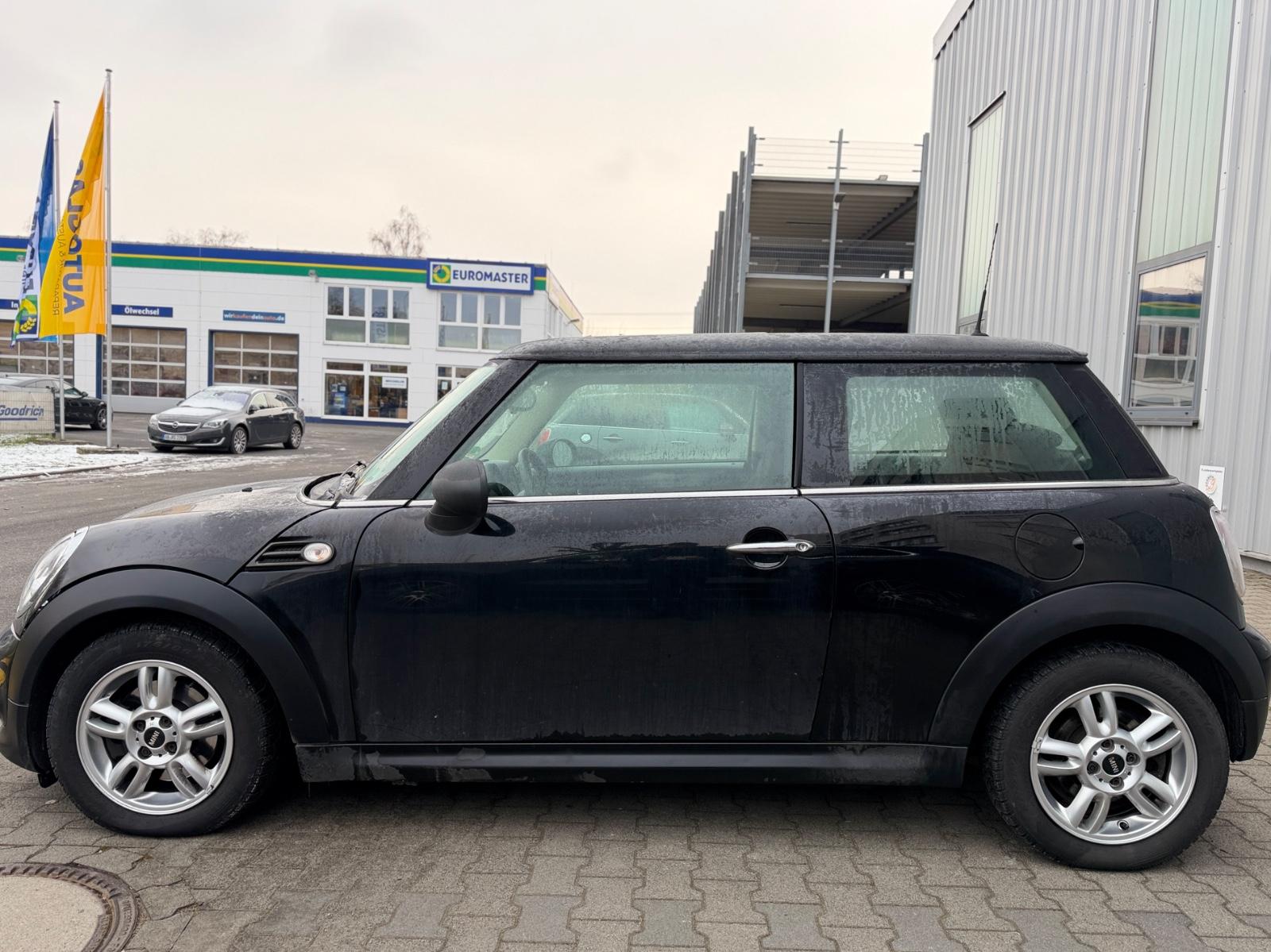 MINI ONE Mini One Automatik Pano Alu PDC SHZ Euro-6
