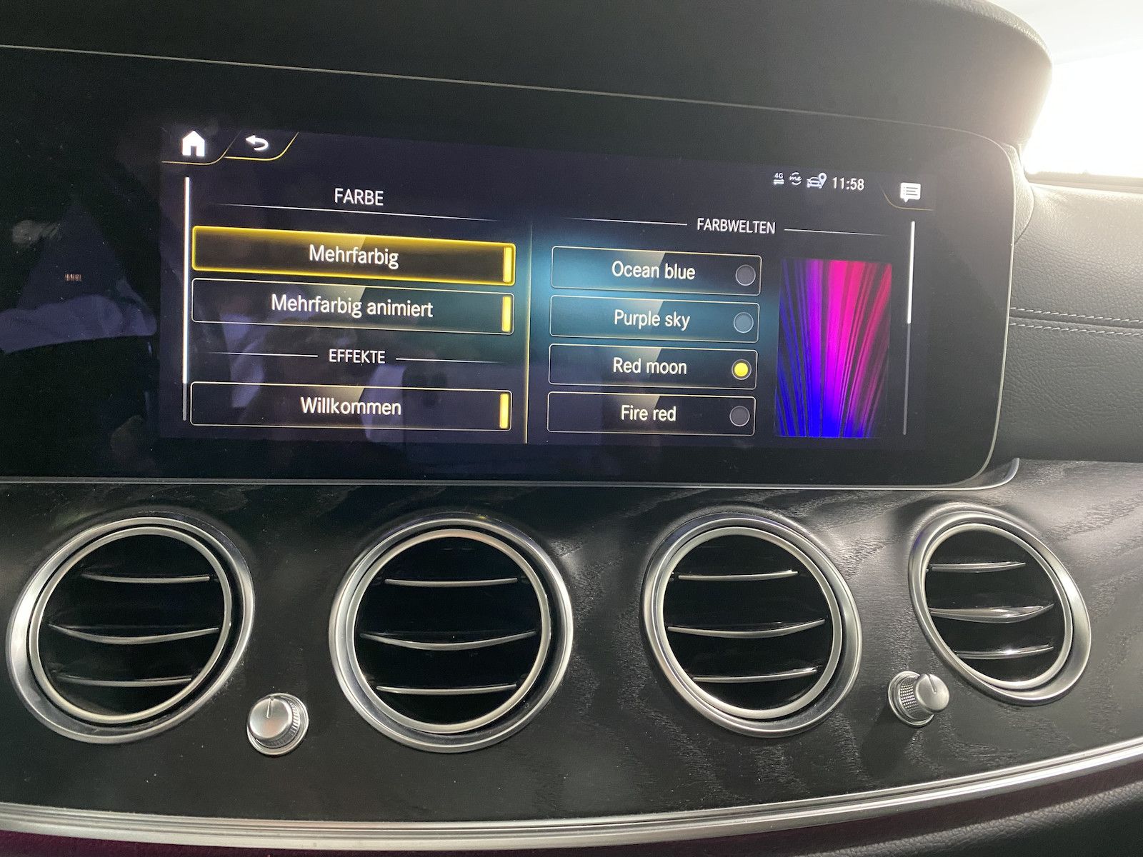 Fahrzeugabbildung Mercedes-Benz E 220 d T AMG/PANO/STHZG/´20/DIS/BUR/AHK/