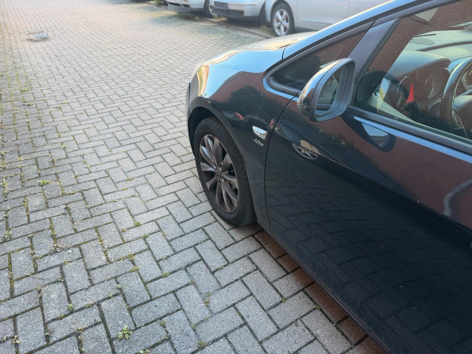 Opel Astra 2013 — photo 9