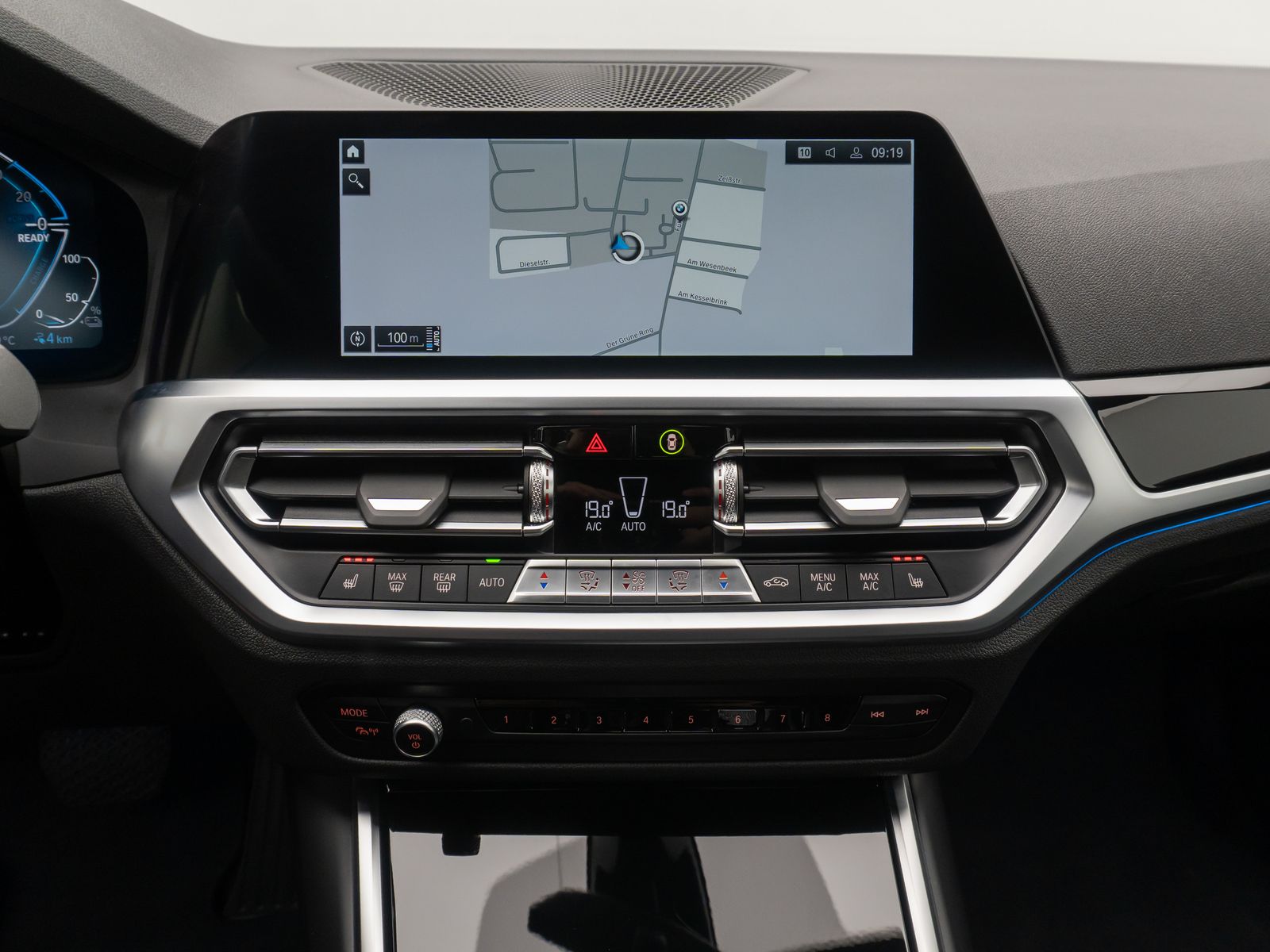 Fahrzeugabbildung BMW 320e Sport Line DAB HiFi CockPitPr Alarm PDC LED