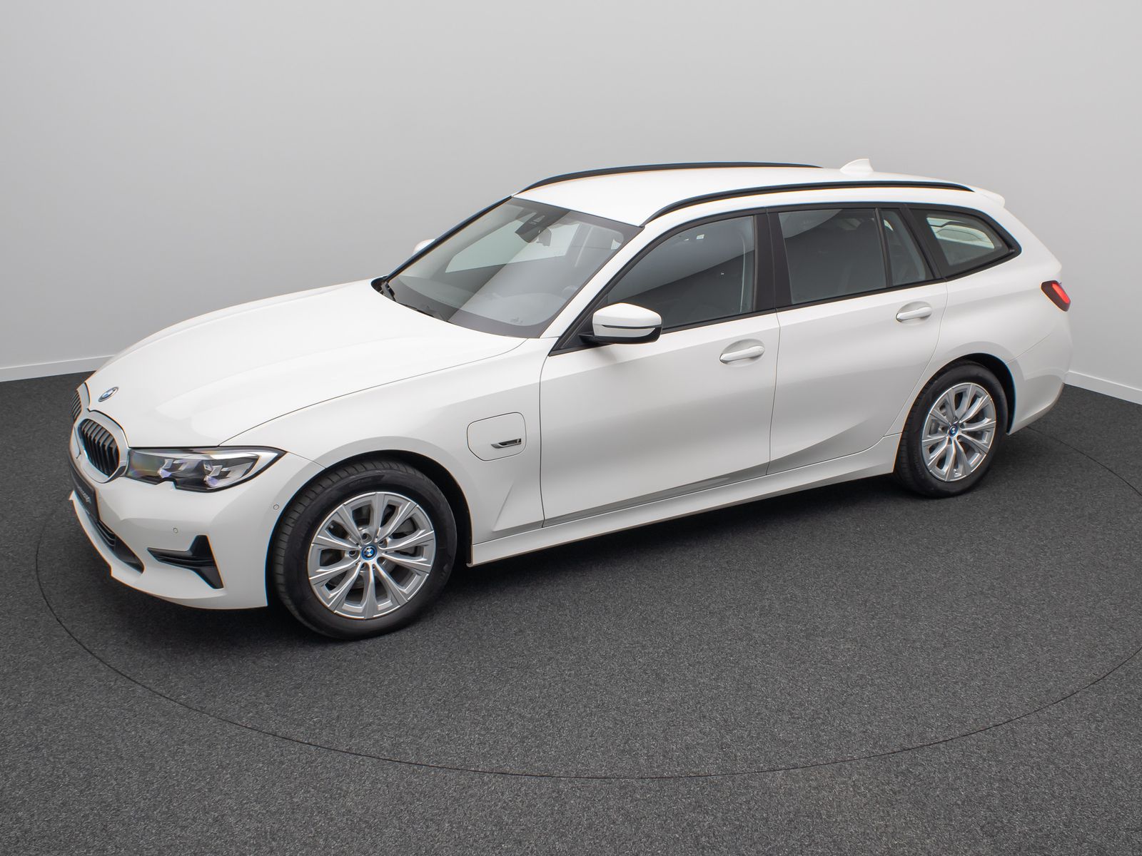 Fahrzeugabbildung BMW 320e  DAB CockPitPro Alarm Geschwindigkeitsreg