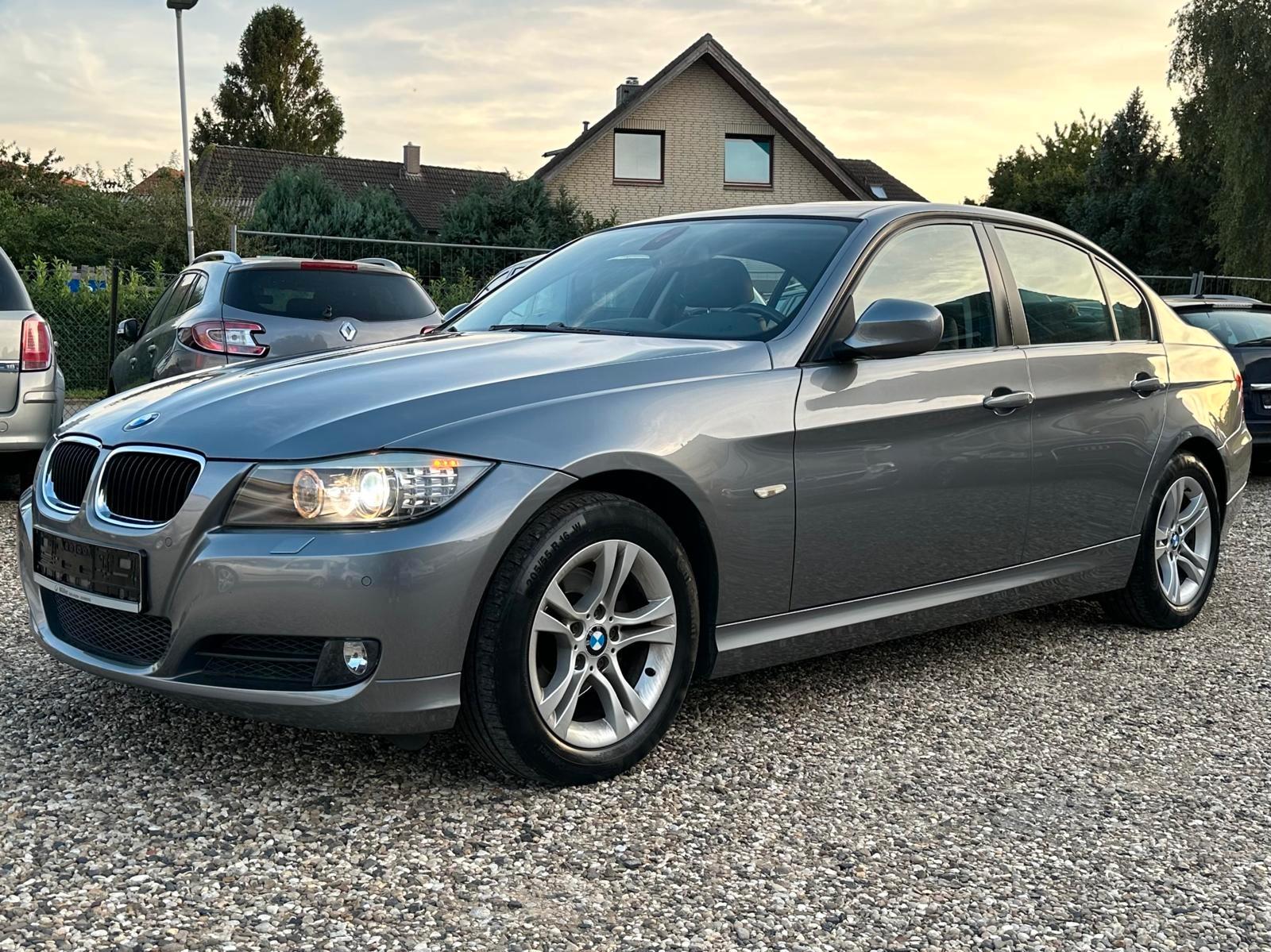 BMW 318d Scheckheft Xenon SHZ PDC Leder S.Dach Navi