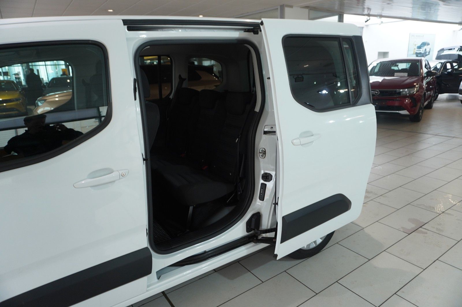 Fahrzeugabbildung Opel Combo-e LIFE ELEGANCE 11KW NAVI/KAMERA/VIRT./DAB