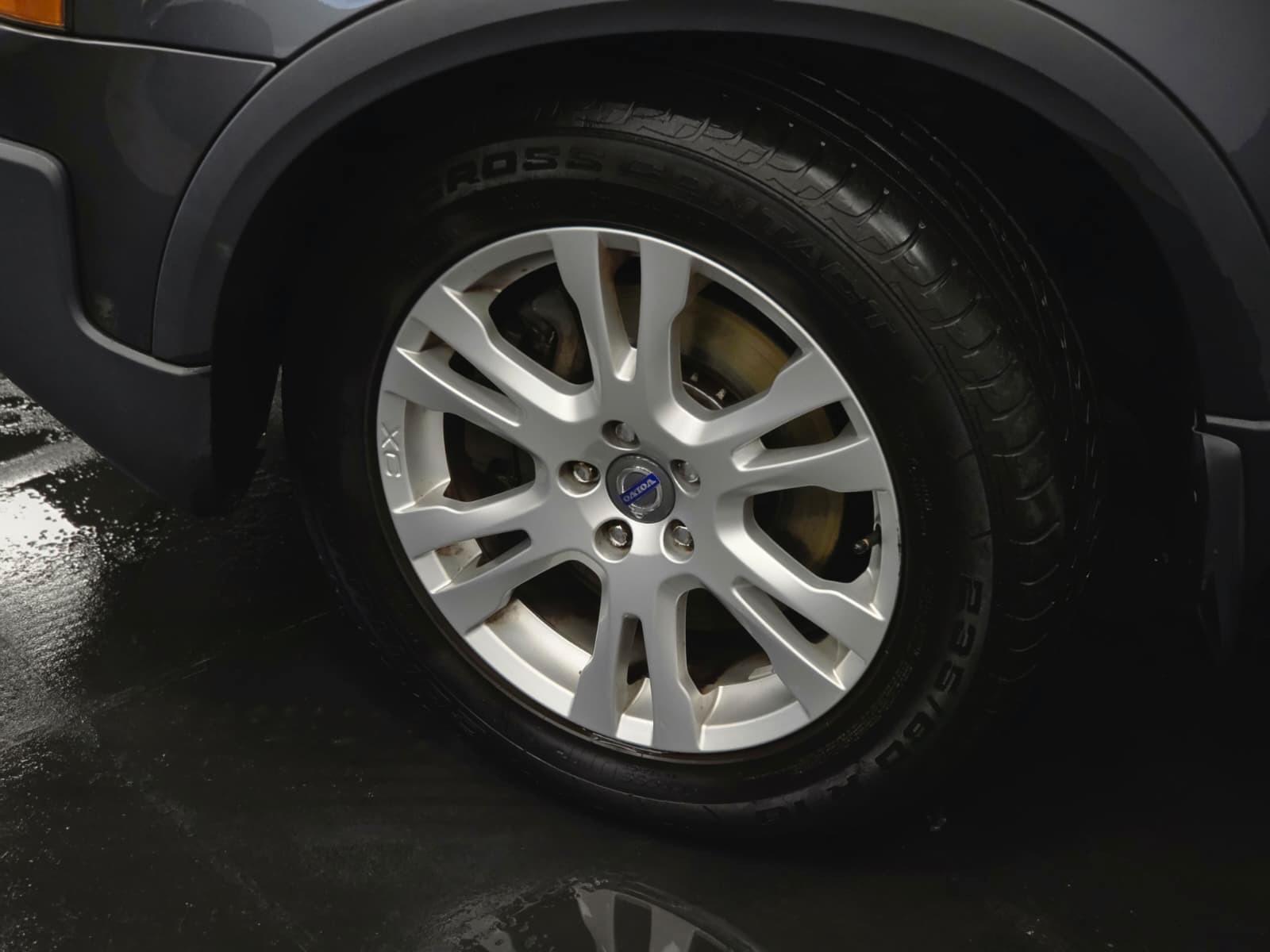 Volvo XC90 D5 Momentum 2.4 5 cyl. 185 ch BVM 4x4 / 172 300 km / Toit ouvrant / Cuir / Distribution neuve / Attelage