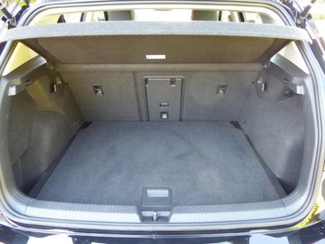 Volkswagen Golf - 6